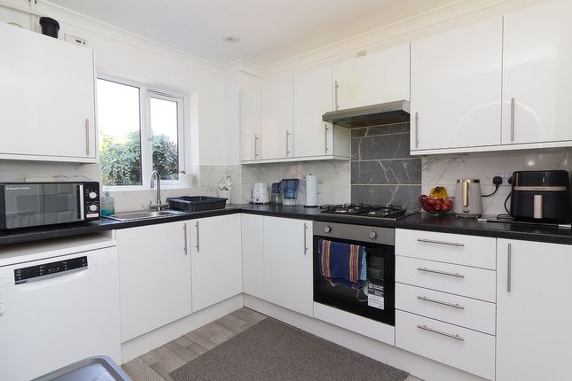 2, Wadhurst Lane, Kents Hill photo 4