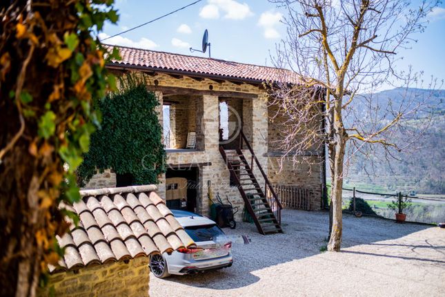 Villa for sale in Levice, Cuneo, Piedmont