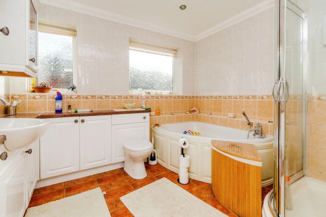 Detached house for sale in Knoll Close, Chasetown, Burntwood