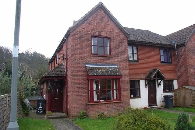 1 bed property to rent in St. Annes Road, Godalming GU7