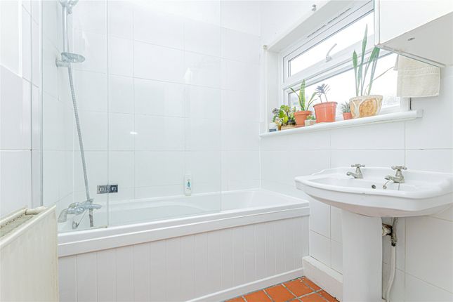 Flat for sale in Browns Road, Walthamstow, London
