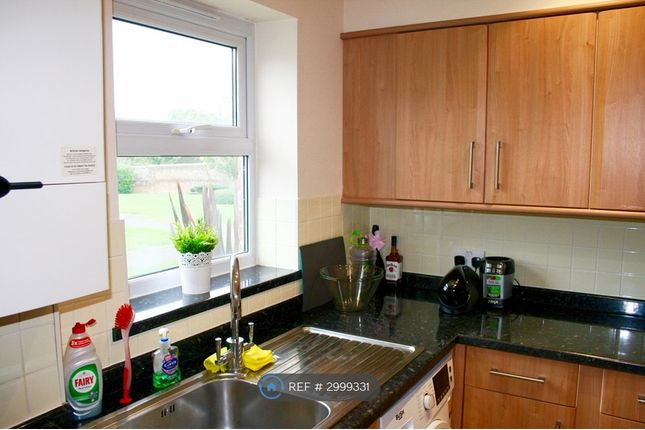 Flat, The Pavilions Crabbett Park, Worth, Crawley photo 4