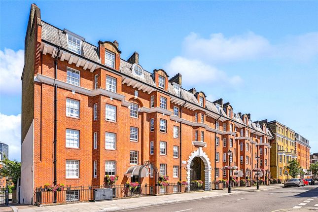 2-bed flat on Flat 26,, Gladstone Court, London, £700,000