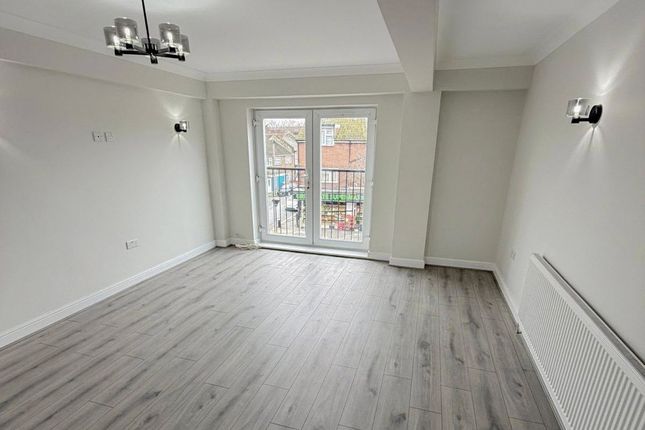 Flat 2,, 2A Dundee Road, Plaistow photo 2
