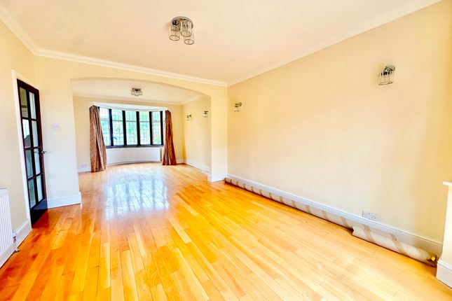117 Walmington Fold, London photo 3