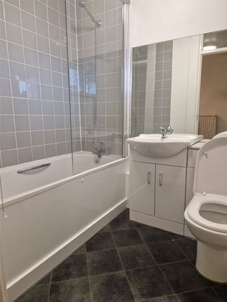 Flat to rent in Flat 23 Poullett House, Tulse Hill