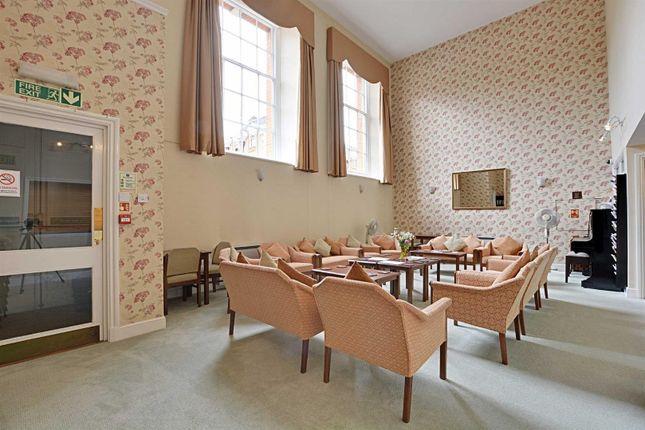Flat for sale in Chauncy Court, Hertford