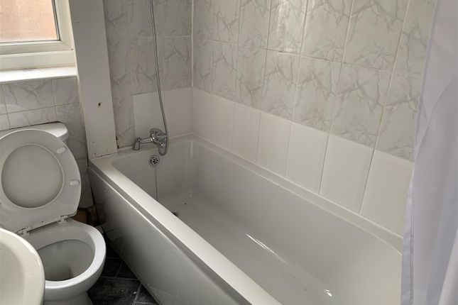 Bathroom.Jpg