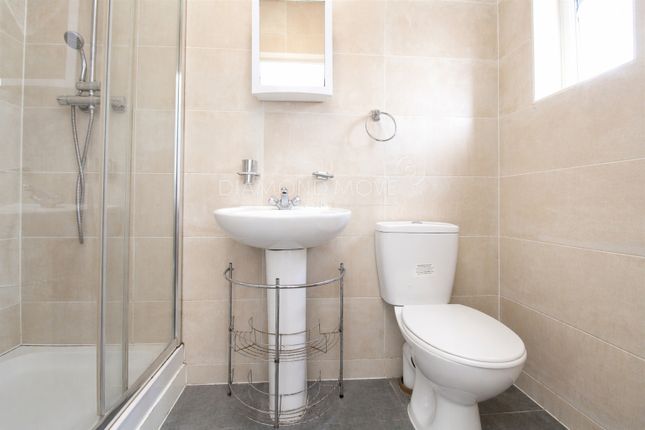 759 (11a), Crosslands Avenue, Southall photo 3