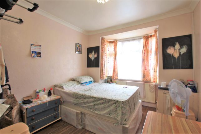 Terraced house for sale in Gordon Road, Southall