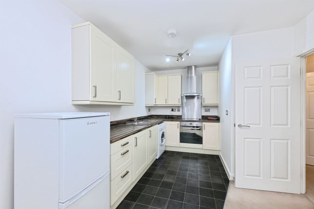79, Goodes Court, Royston photo 3