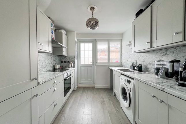 Fleetside, West Molesey photo 3