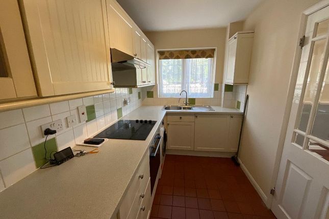 14 Kingsley Court, Brentwood Road, Romford photo 4