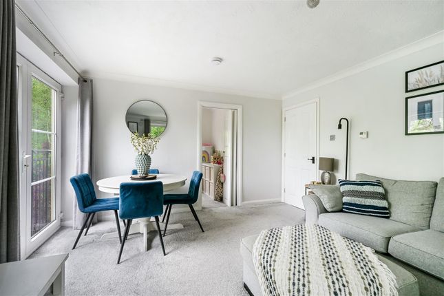 6 Birch Court, Hazel Way, Coulsdon photo 4