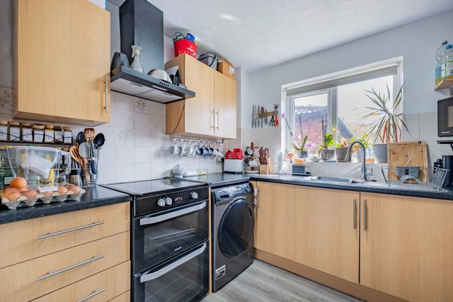 Fernbank,Flat 52, Tollwood Park, Crowborough photo 4
