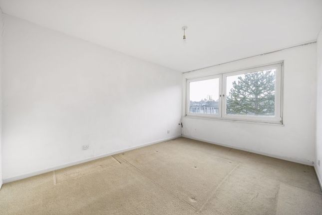 Town house for sale in Turnpike Link, Croydon