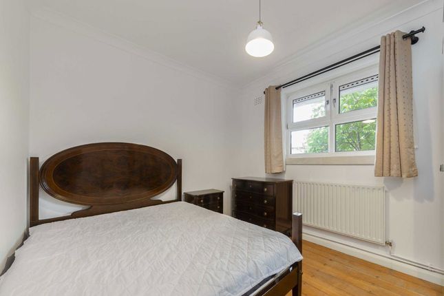Flat 30, Aston House, Wandsworth Road, London photo 4
