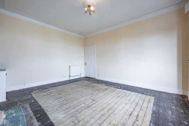 Flat 2/2, 258 Stonelaw Road, Burnside, Glasgow photo 4