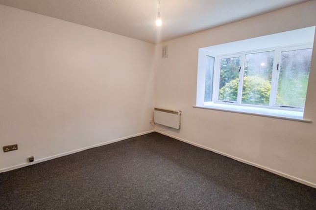 Flat to rent in Hattersfield Close, Belvedere