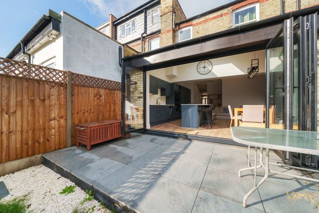 Terraced house to rent in Cornwall Avenue, London
