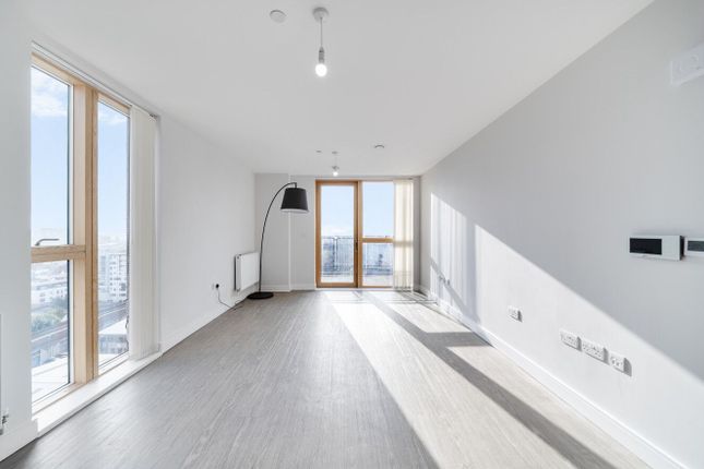84, Meridian Heights, London photo 4