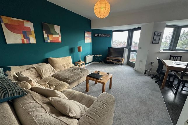19, Edith Court, Bedfont photo 2