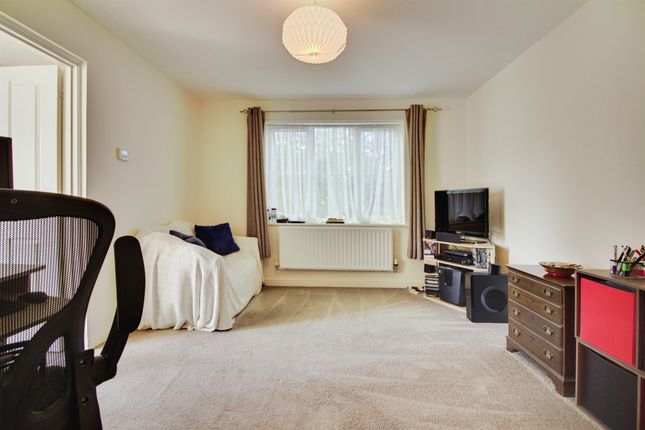 Flat 2, Willow House, 373, Howlands, Welwyn Garden City photo 3