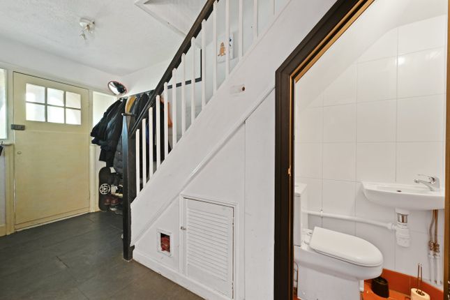 818, North Circular Road, London photo 4