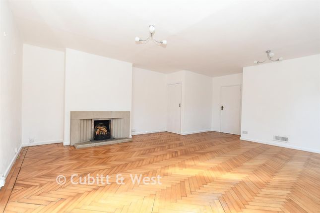17, Vicarage Lane, Horley photo 4