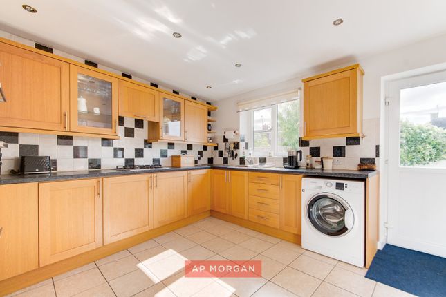 9, Cedar Close, West Midlands photo 4