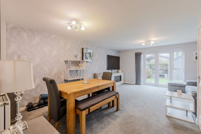 32, Halliwell Court, Sandbach photo 2