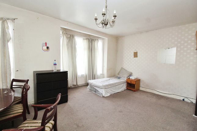 Flat for sale in Ingleby Road, Ilford