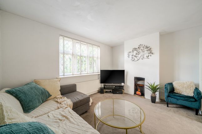 199, Woodham Lane, New Haw photo 2