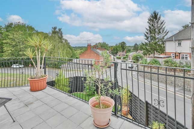 40, Weald Road, Brentwood photo 2