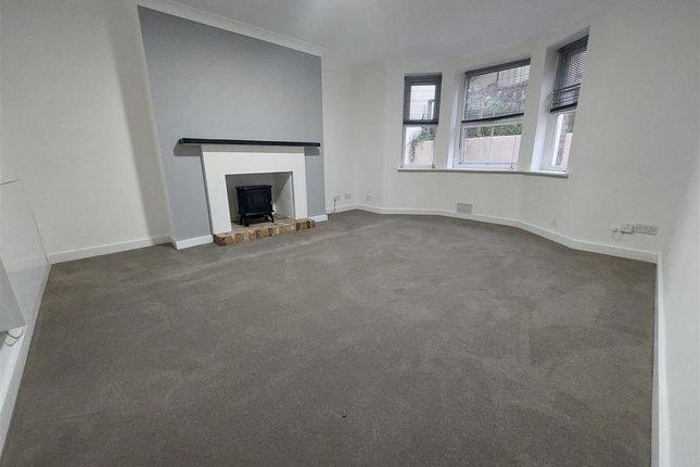 Basement Flat, Folkestone photo 2