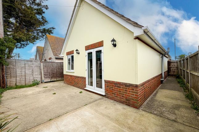 9, Rover Avenue, Jaywick photo 4