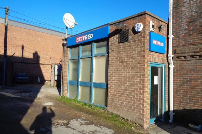 Retail premises to let in High Street, Northallerton