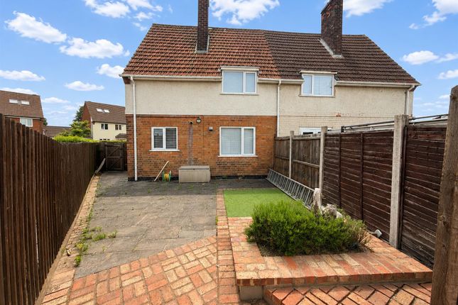 7, Pen Green Lane, Corby photo 4