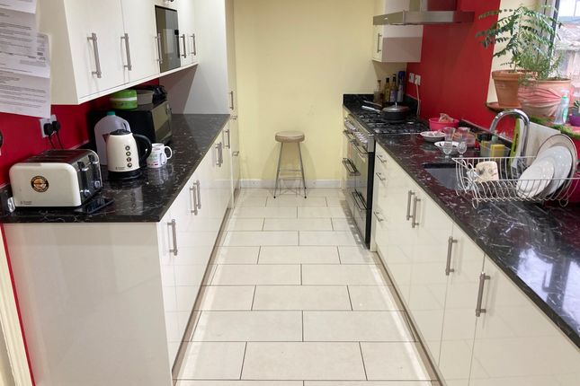 Room to rent in Very Near Off Runnymede Gardens Area, Greenford