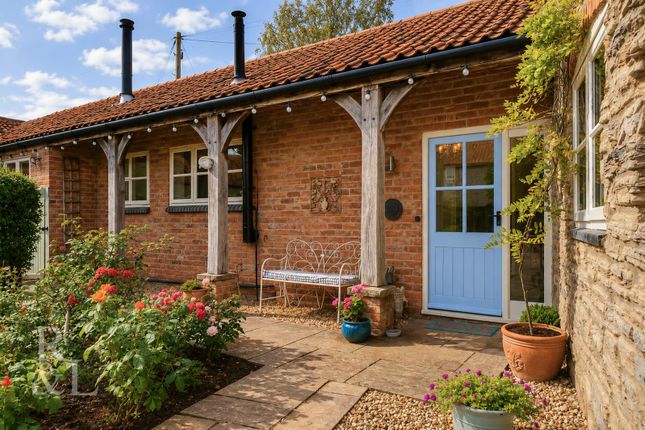The Threshing Barn, Village Street, Nottingham photo 3