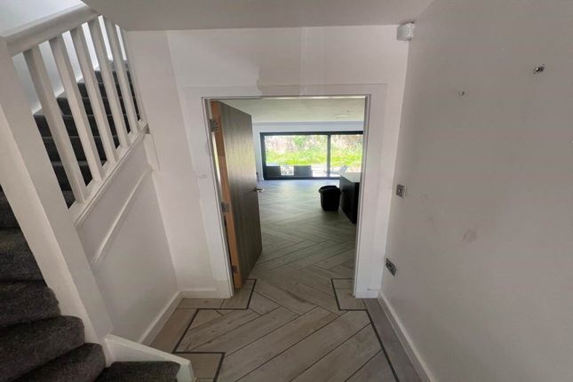 06 Cliff Oaks, Leeds, Leeds photo 3