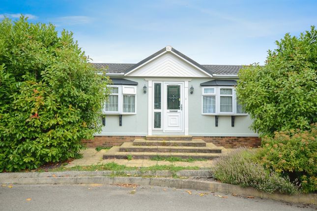 3-bed caravan on 2, The Laurels, Half Moon Lane, Luton, £225,000