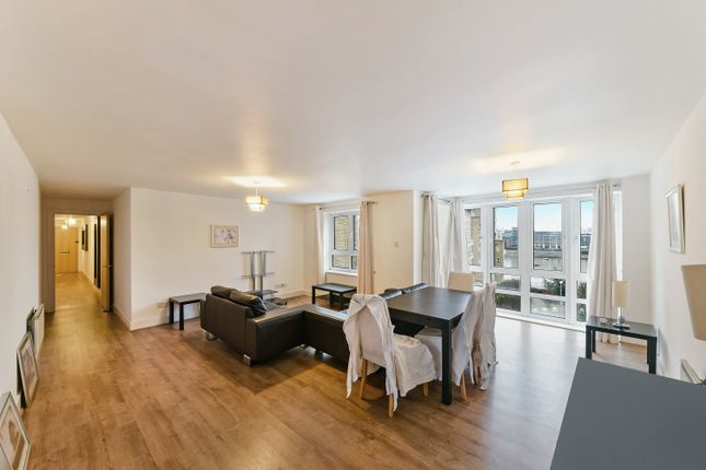 Thumbnail Flat to rent in Lockes Wharf, St Davids Square, Canary Wharf