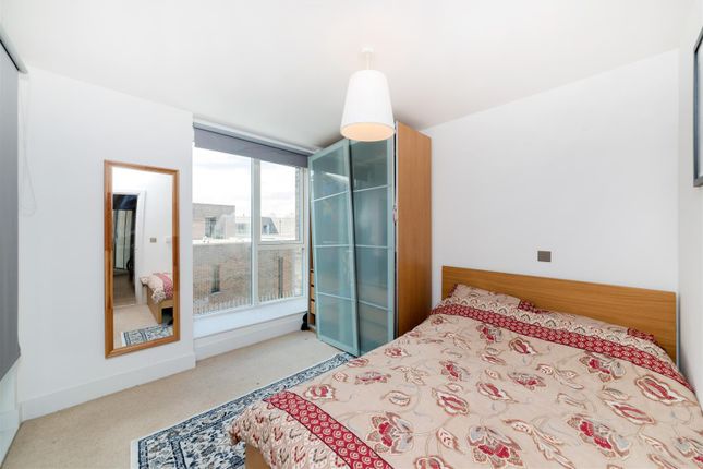 Flat 14, 4, Stockwell Park Walk, London photo 4