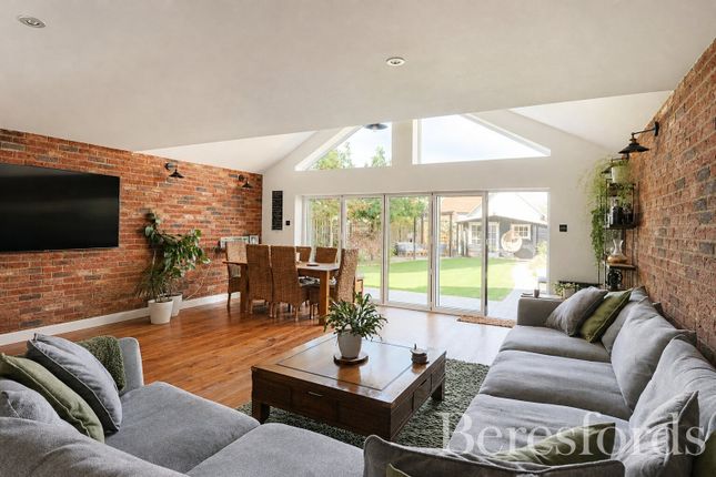73, Pickwick Avenue, Essex photo 4