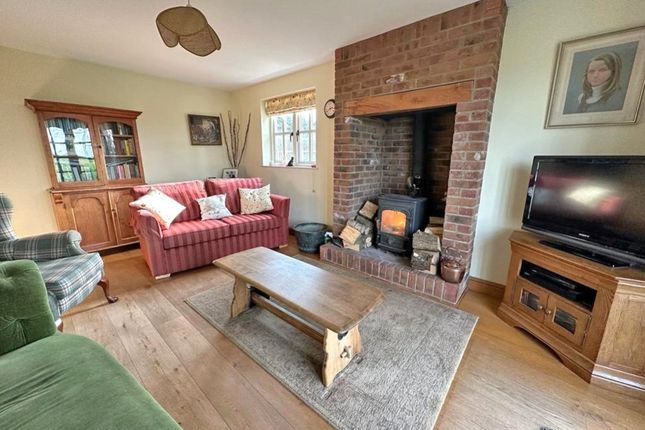 Cottage to rent in Downton Lane, Downton, Lymington, Hampshire