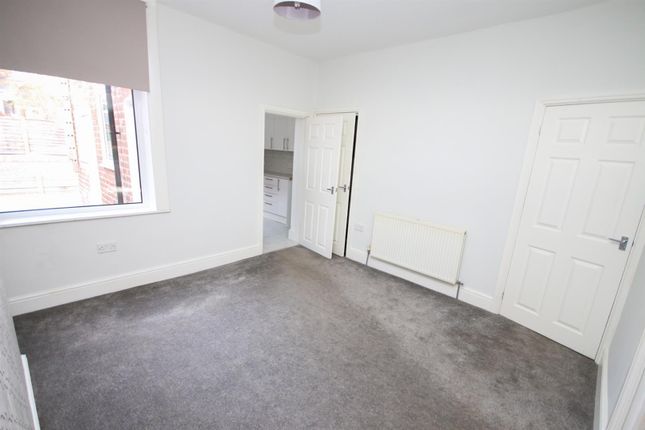 21, Richmond Grove, Monton photo 5