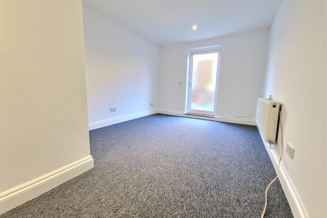 Flat to rent in Grosvenor Place, Margate