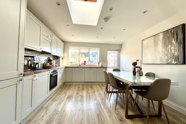 71, Hemsby Road, Chessington photo 3
