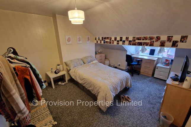 Regent Park Terrace, Hyde Park photo 2